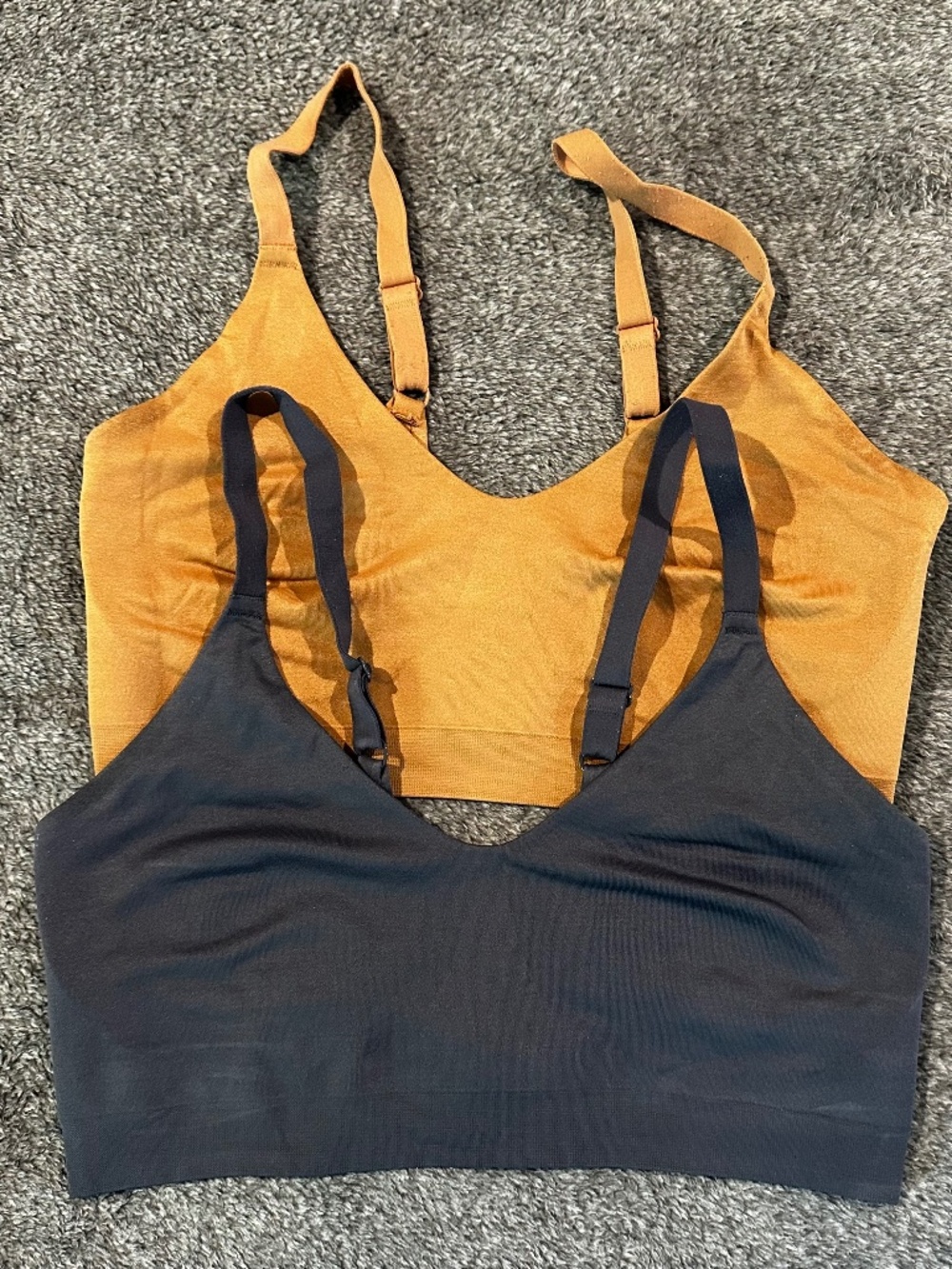 Bundle of 2 True & Co. wireless adjustable strap bras 18823